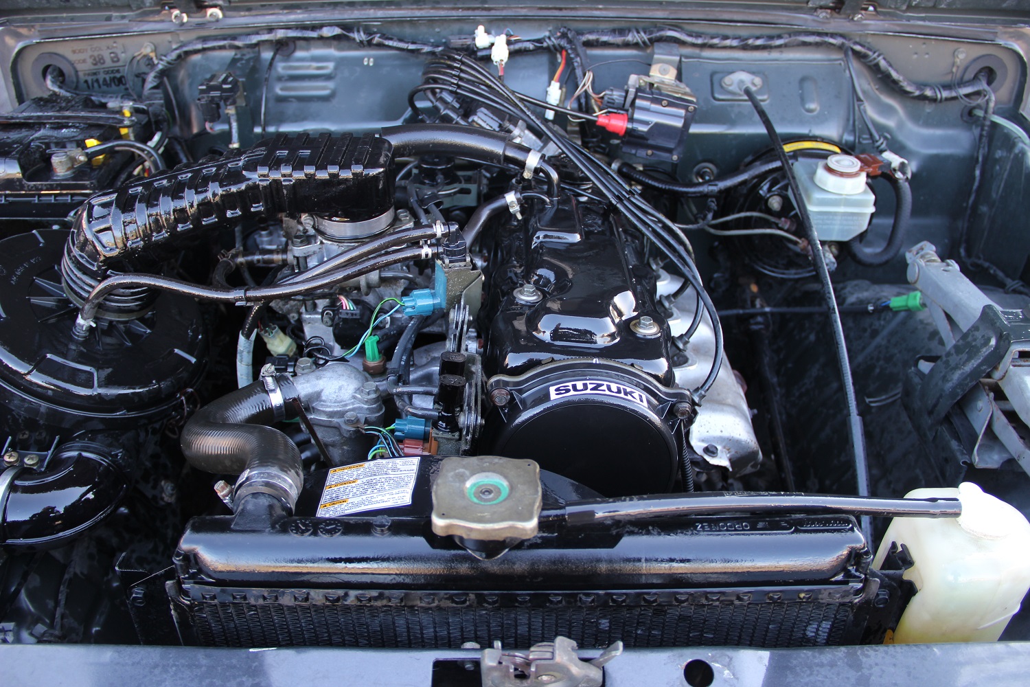 Suzuki Samurai 1.3L injection 8s gris foncé MASTERFOREST