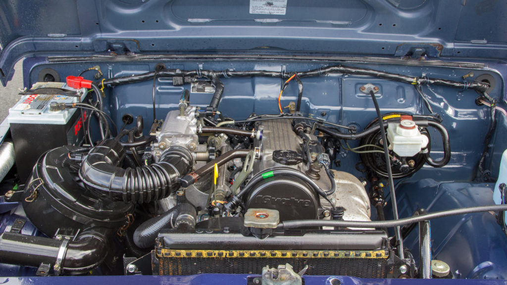 suzuki-samurai-1-3l-injection-16s-bleu-masterforest